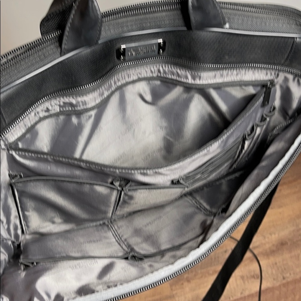Kenneth Cole Reaction Laptop/Messenger Bag - Picture 4 of 8